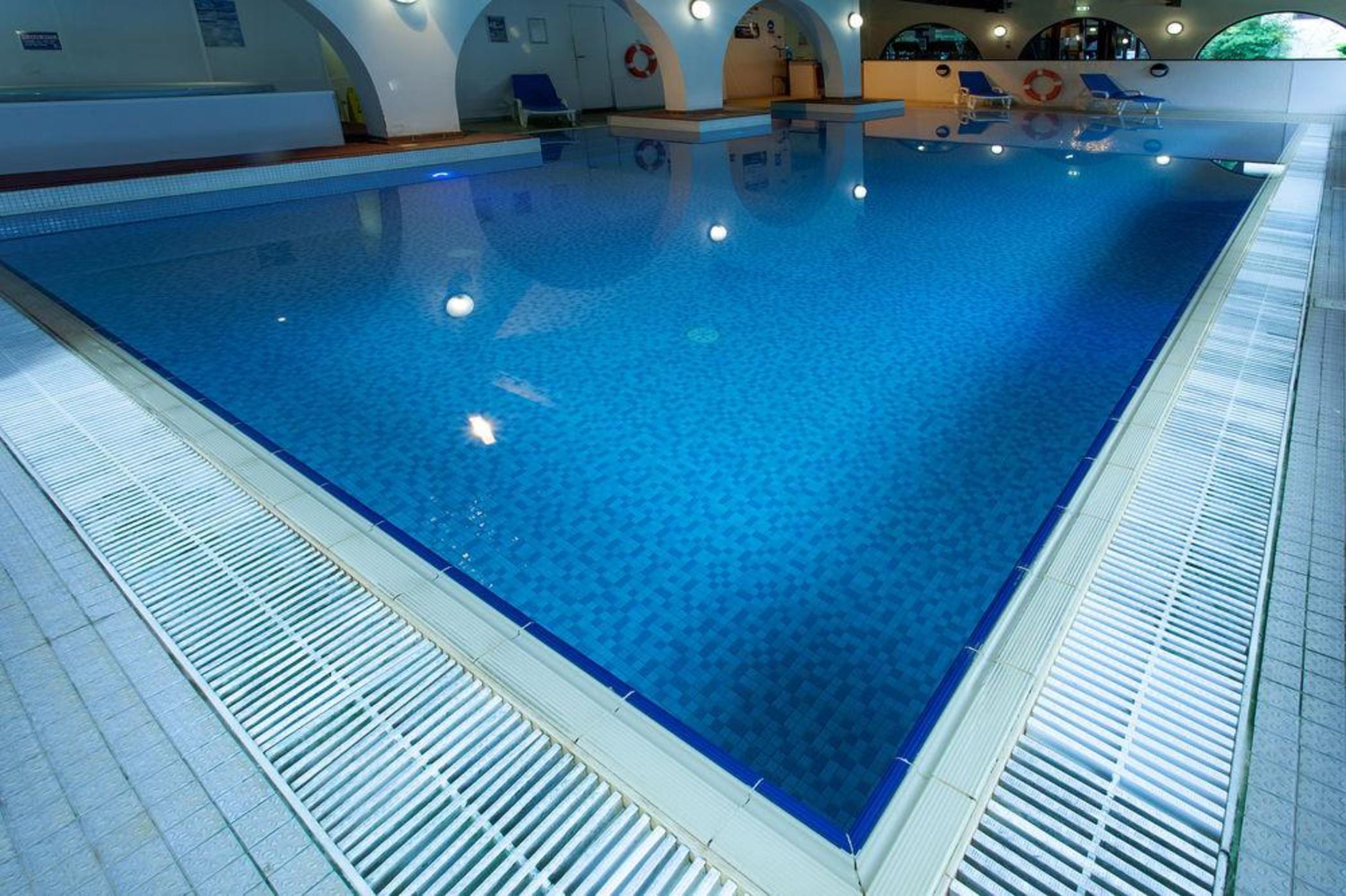 Europa Gatwick & 3*