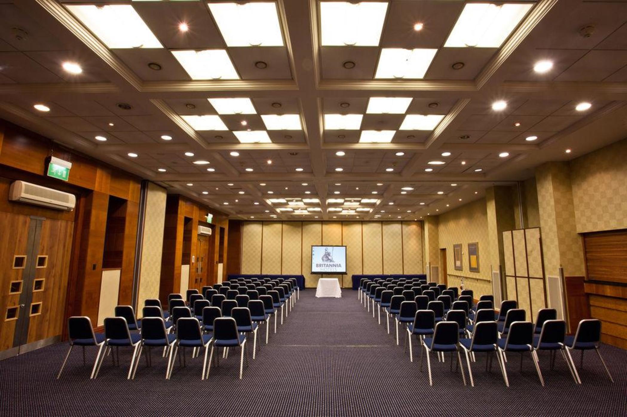 Europa Gatwick & Hotel 3*