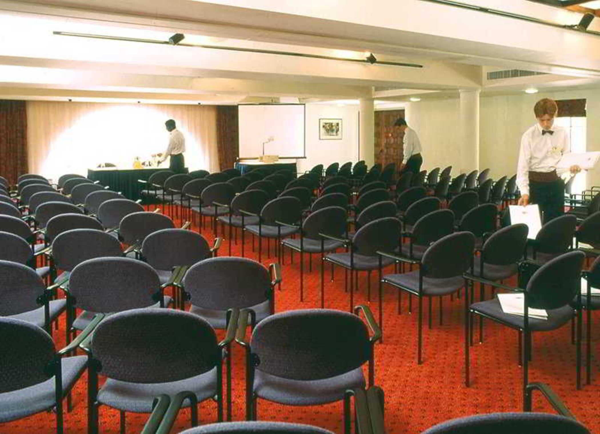 Hotel Europa Gatwick & 3*
