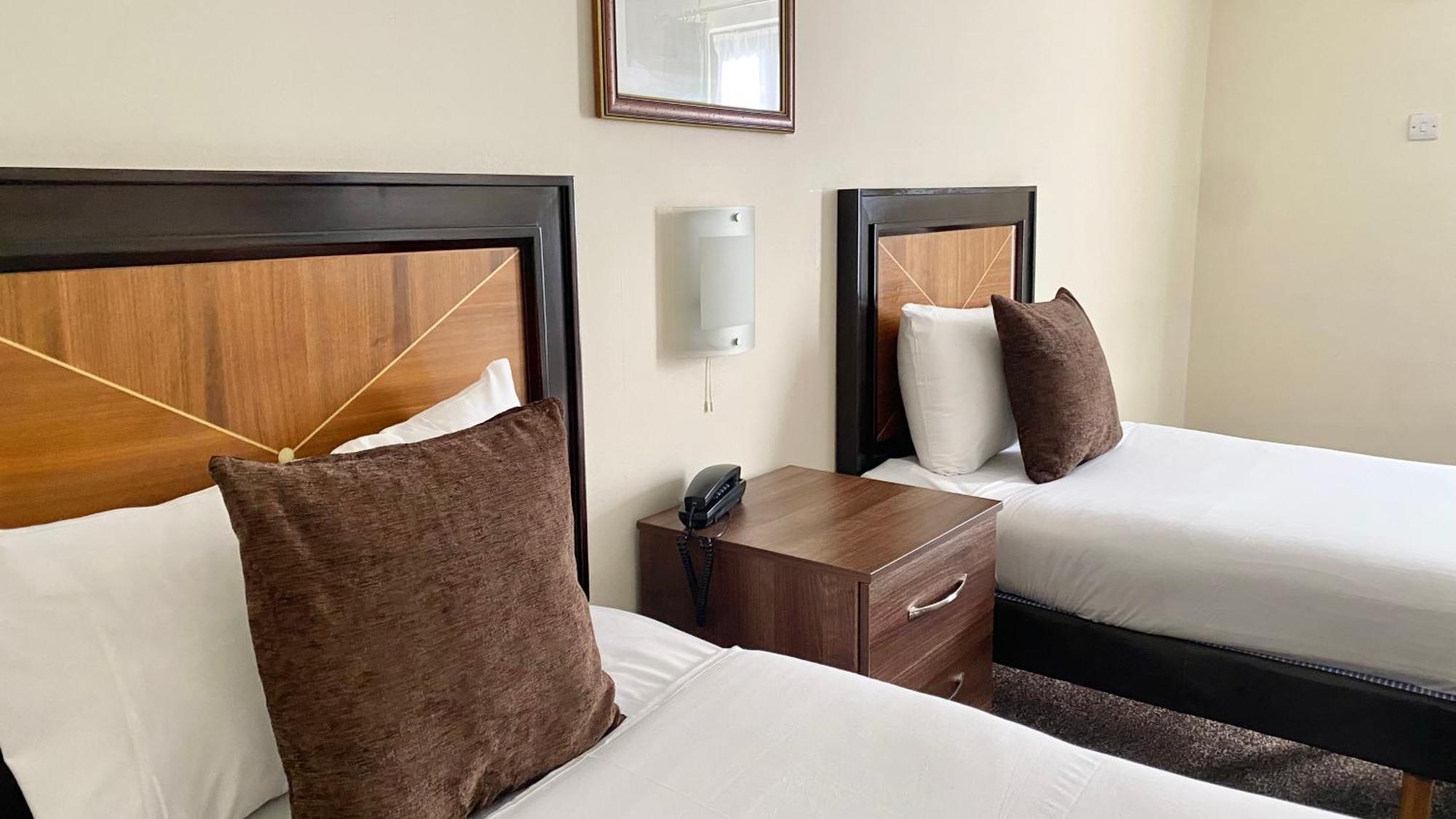 Europa Gatwick & Hotel
