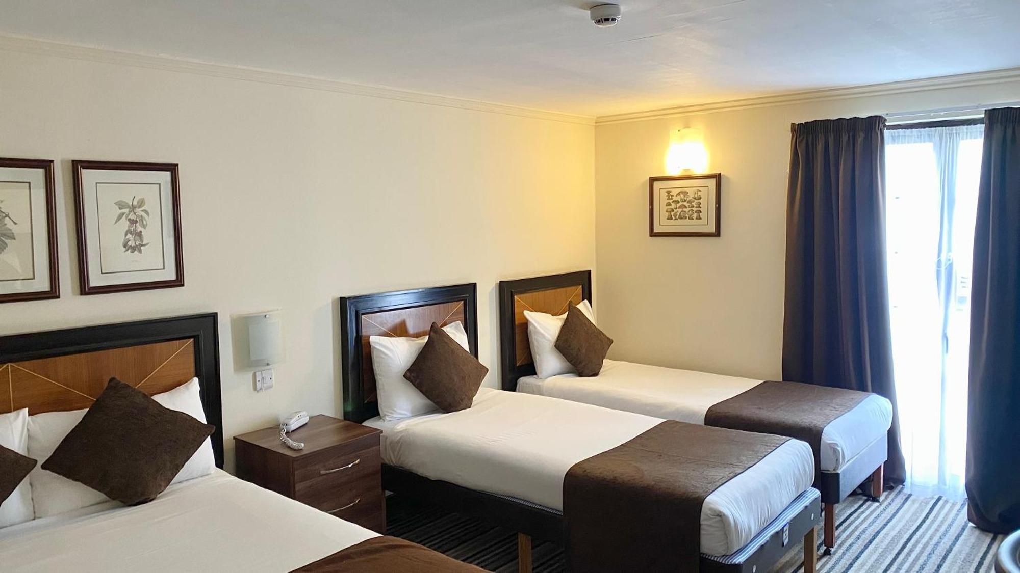 Europa Gatwick & Hotel