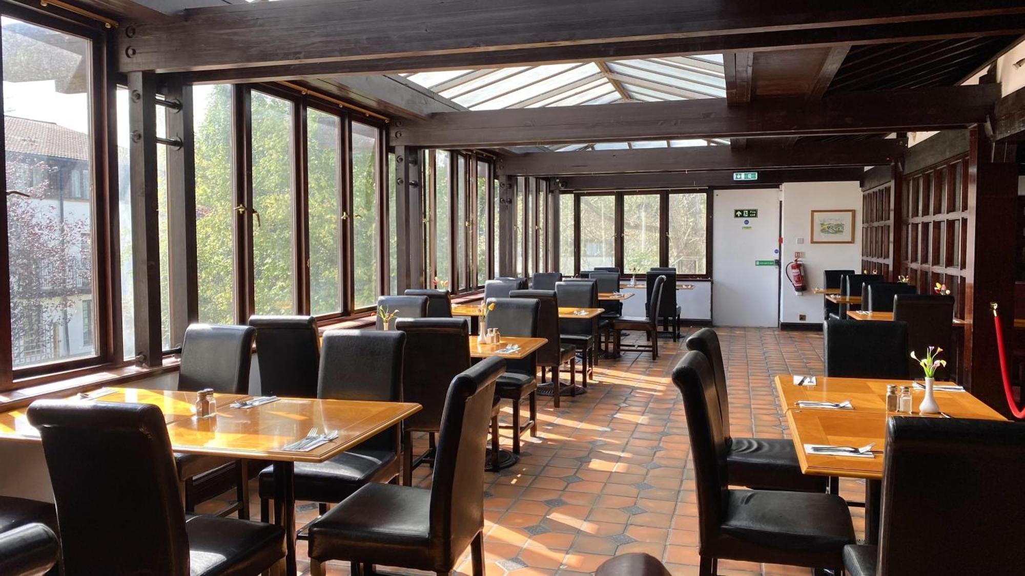 Hotel Europa Gatwick & 3*