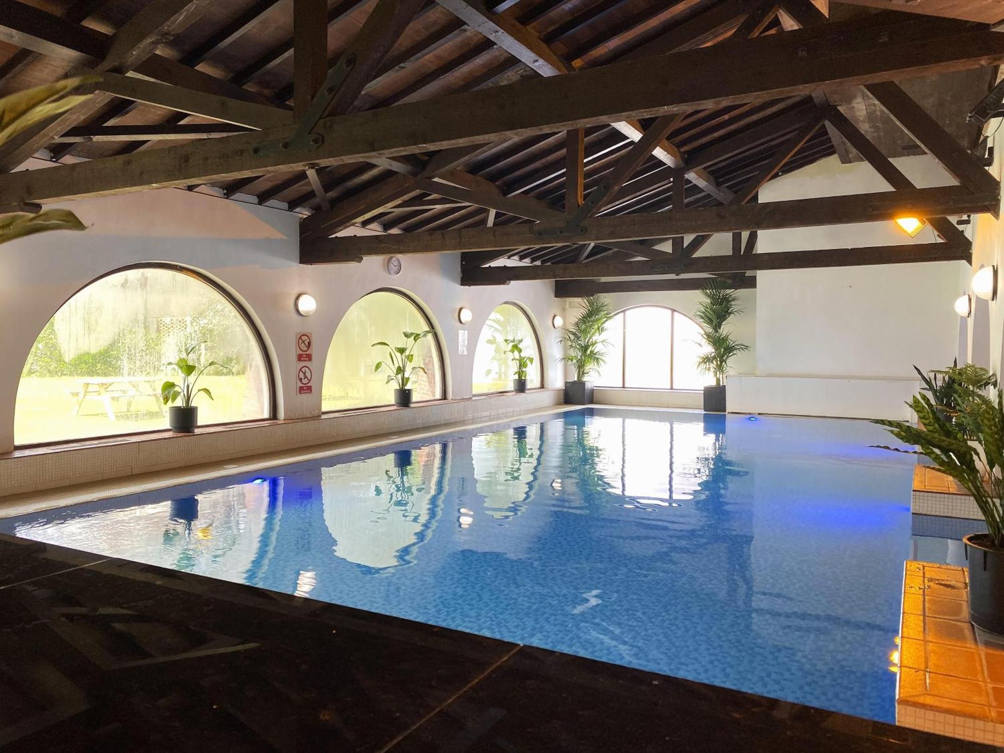 Europa Gatwick & Hotel