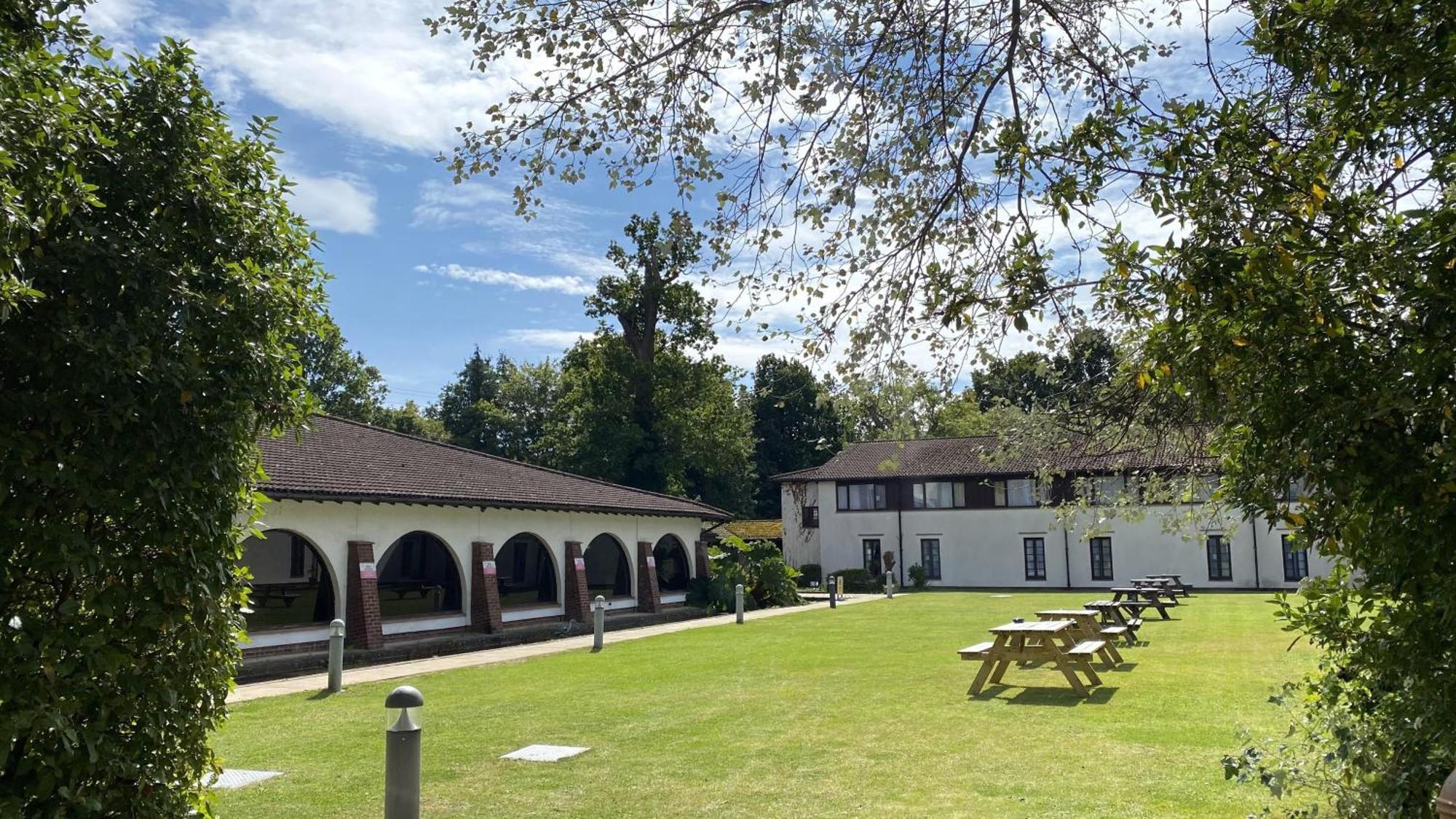 Hotel Europa Gatwick & 3*