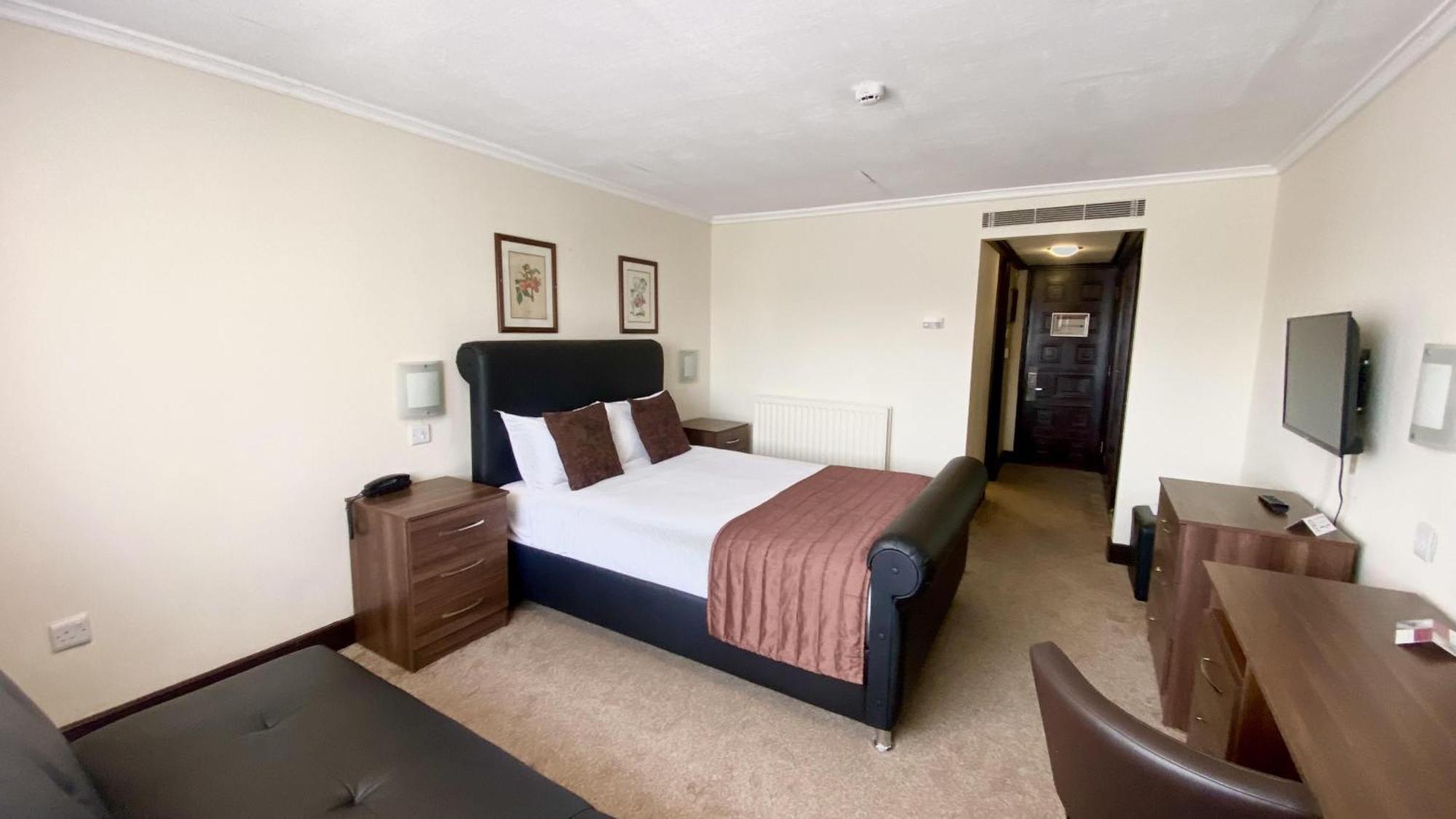 Europa Gatwick & 3* Crawley (West Sussex)