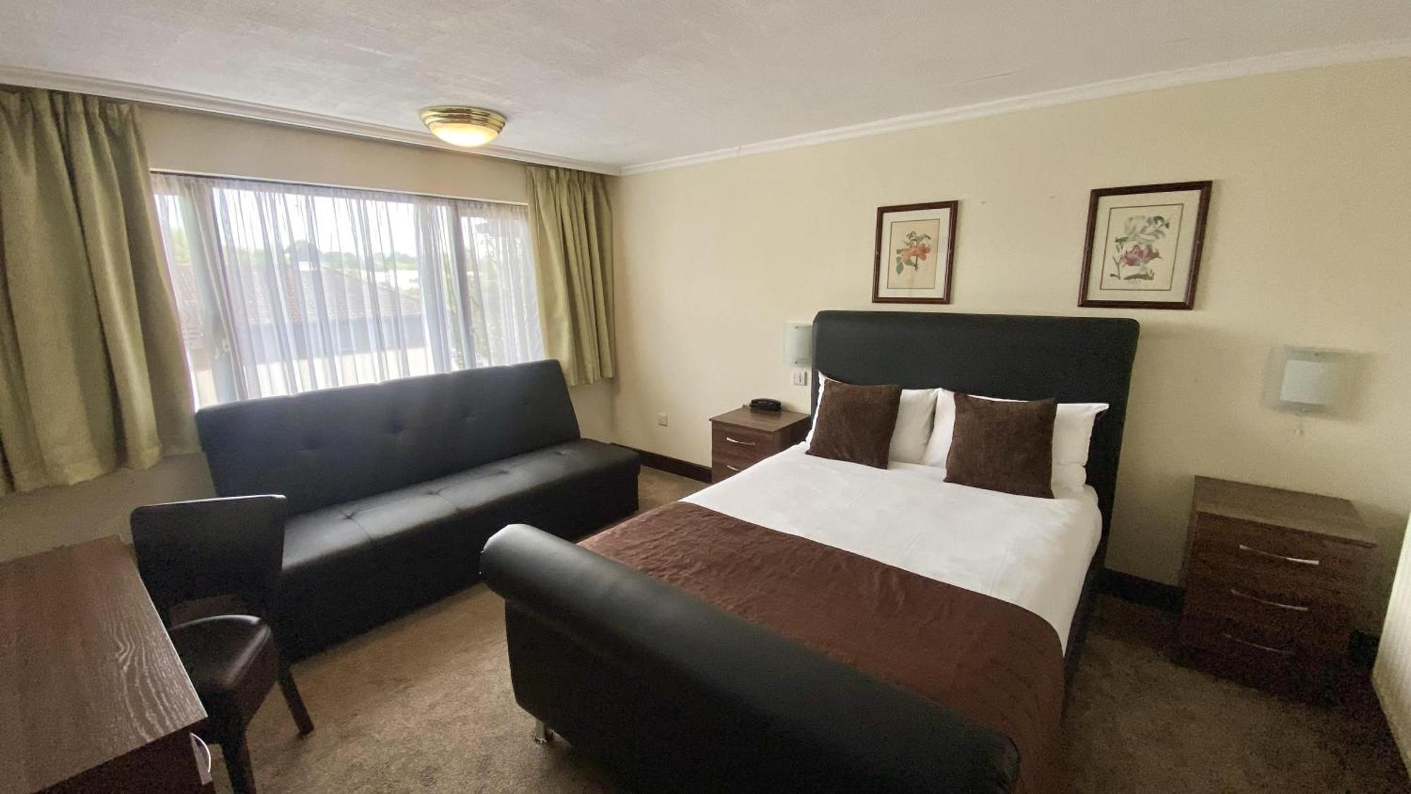 Hotel Europa Gatwick & 3*