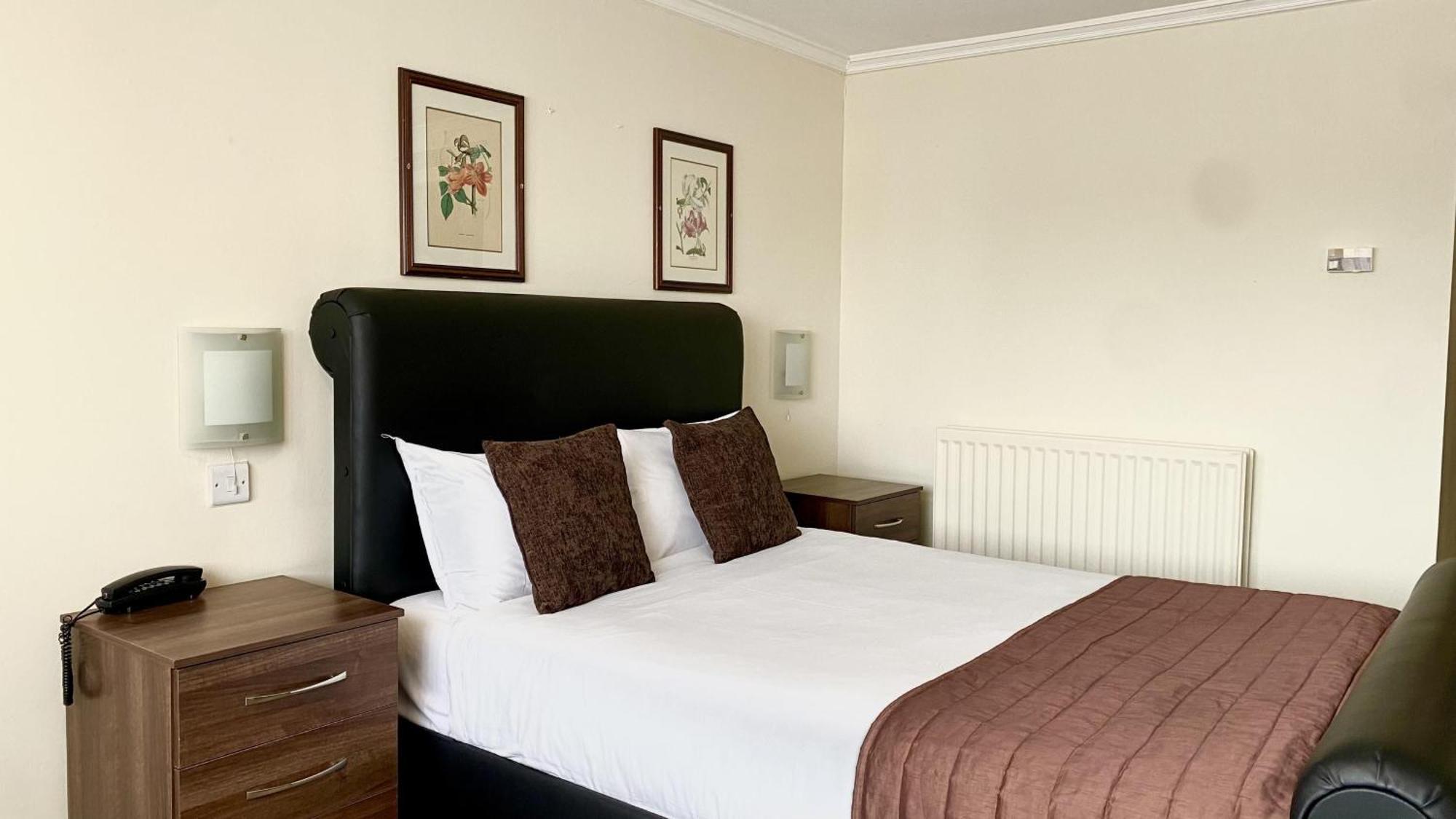 Hotel Europa Gatwick & 3*