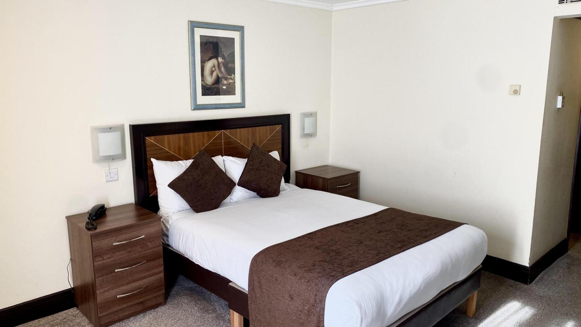 Europa Gatwick & 3* Crawley (West Sussex)