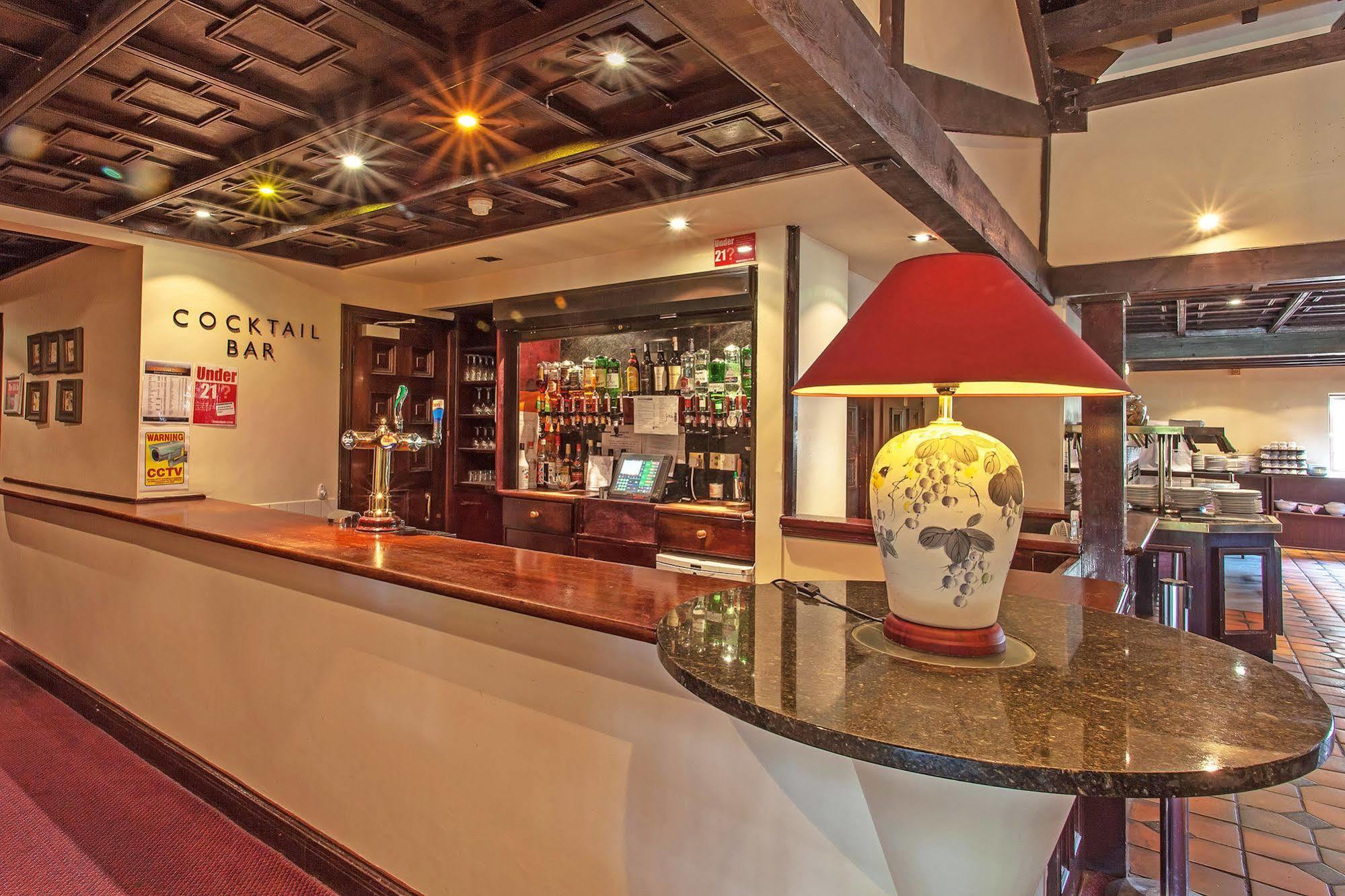 Hotel Europa Gatwick & 3*