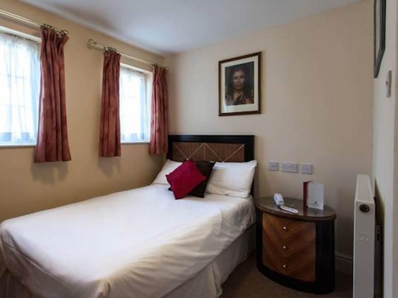 Europa Gatwick & 3*