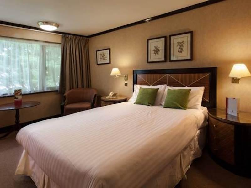 Europa Gatwick & Hotel 3*