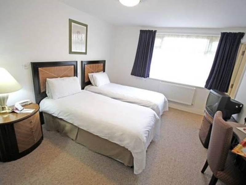 Hotel Europa Gatwick & 3*
