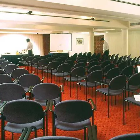 Europa Gatwick Hotel & Spa 